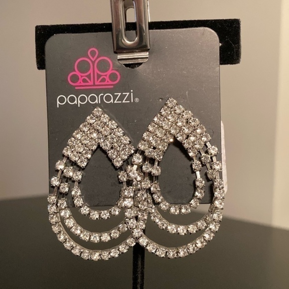 Paparazzi Dazzling Silver Teardrop Earrings